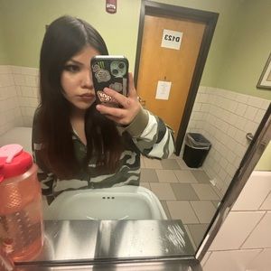 Meet your Posher, Polly